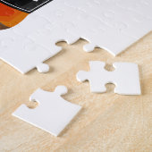 Tekening met flesje met whiskey geïsoleerd op witt legpuzzel (Zijkant)