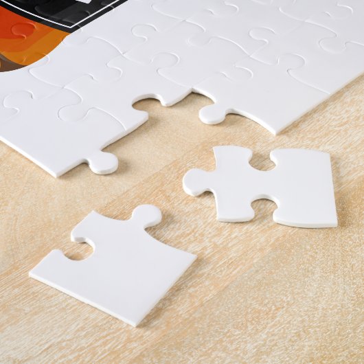 Tekening met flesje met whiskey geïsoleerd op witt legpuzzel (Zijkant)