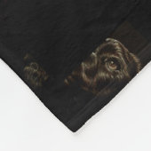 Tekening van de zwarte hond op de mandje fleece deken (Hoek)