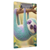 Tekening van een luiaard die ondersteboven aan een klembord (Rechts)