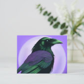 Tekening van een raaf op neon paarse achtergrond briefkaart (Staand voorkant)