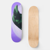 Tekening van een raaf op neon paarse achtergrond persoonlijk skateboard (Voorkant)