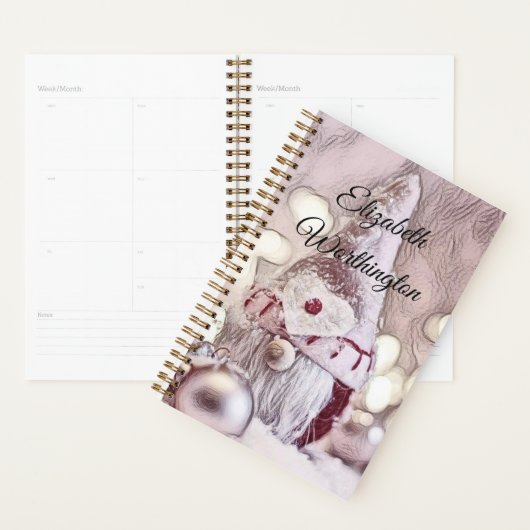 tekening van een roze gnoom op sneeuw planner (Display)