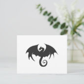 Tekening van een zwarte drakensilhouet briefkaart (Staand voorkant)