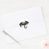 Tekening van een zwarte drakensilhouet ronde sticker (Envelop)