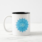 Tekening van het blauwe glas Lotus Flower Om-symbo Tweekleurige Koffiemok (Links)