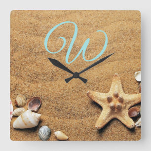 tekening van zeespalen op zand   vierkante klok