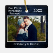 Tekst voor schrijfmachine Blauw hout Eerste Kerstm Keramisch Ornament (Voorkant)