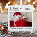 Tekst voor schrijfmachine Mijn eerste kerstBaby Metalen Ornament<br><div class="desc">Modern trendy typemachine tekst eenvoudige minimalist,  mijn eerste kerst Baby foto metal Ornament</div>