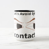 Tekst zegt oogcontact met een tekening te vermijde tweekleurige koffiemok (Center)