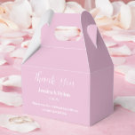 Tekstvak Bedankdoosjes<br><div class="desc">Party gunst box wordt getoond in een elegante mauve kleur. Pas dit item aan en wijzig de voorbeeldtekst in de jouwe. Tip: Voeg gewoon je geweldige lekkernijen toe en voeg wat feestelijk lint toe.</div>