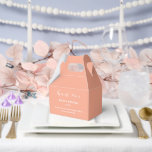 Tekstvak Bedankdoosjes<br><div class="desc">Party gunst box wordt getoond in een elegante perzikkleur. Pas dit item aan en wijzig de voorbeeldtekst in de jouwe. Tip: Voeg gewoon je geweldige lekkernijen toe en voeg wat feestelijk lint toe.</div>