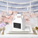 Tekstvak Bedankdoosjes<br><div class="desc">Party gunst box wordt getoond in een elegante zwart-witte kleur. Pas dit item aan en wijzig de voorbeeldtekst in de jouwe. Tip: Voeg gewoon je geweldige lekkernijen toe en voeg wat feestelijk lint toe.</div>