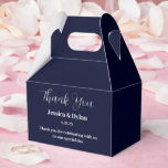 Tekstvak Bedankdoosjes<br><div class="desc">Party gunstbox wordt getoond in een elegante marineblauwe kleur. Pas dit item aan en wijzig de voorbeeldtekst in de jouwe. Tip: Voeg gewoon je geweldige lekkernijen toe en voeg wat feestelijk lint toe.</div>