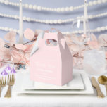 Tekstvak Bedankdoosjes<br><div class="desc">Party gunst box wordt getoond in een elegante blush roze kleur. Pas dit item aan en wijzig de voorbeeldtekst in de jouwe. Tip: Voeg gewoon je geweldige lekkernijen toe en voeg wat feestelijk lint toe.</div>