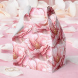 Tekstvak Bedankdoosjes<br><div class="desc">Party gunst box wordt getoond in een elegante roze bloemenprint. Pas dit object aan en voeg het toe of koop het zoals het wordt weergegeven. Tip: Voeg er een sticker aan toe met namen en voeg wat lint toe. Gelicentieerd Afbeelding Tip: Voeg gewoon je geweldige lekkernijen toe en voeg wat...</div>