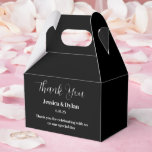 Tekstvak Bedankdoosjes<br><div class="desc">Party gunst box wordt getoond in een elegante zwarte kleur. Pas dit item aan en wijzig de voorbeeldtekst in de jouwe. Tip: Voeg gewoon je geweldige lekkernijen toe en voeg wat feestelijk lint toe.</div>