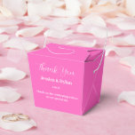 Tekstvak Bedankdoosjes<br><div class="desc">Party gunst box wordt getoond in een feestelijke hete roze kleur. Pas dit item aan en wijzig de voorbeeldtekst in de jouwe. Tip: Voeg gewoon je geweldige lekkernijen toe en voeg wat feestelijk lint toe.</div>