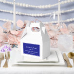 Tekstvak Bedankdoosjes<br><div class="desc">Party gunst box wordt getoond in een elegante koninklijke blauwe en witte kleur. Pas dit item aan en wijzig de voorbeeldtekst in de jouwe. Tip: Voeg gewoon je geweldige lekkernijen toe en voeg wat feestelijk lint toe.</div>