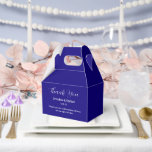 Tekstvak Bedankdoosjes<br><div class="desc">Party gunst box wordt getoond in een elegante koningsblauwe kleur. Pas dit item aan en wijzig de voorbeeldtekst in de jouwe. Tip: Voeg gewoon je geweldige lekkernijen toe en voeg wat feestelijk lint toe.</div>