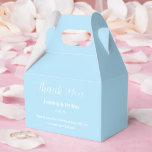 Tekstvak Bedankdoosjes<br><div class="desc">Party gunst box wordt getoond in een elegante lichtblauwe kleur. Pas dit item aan en wijzig de voorbeeldtekst in de jouwe. Tip: Voeg gewoon je geweldige lekkernijen toe en voeg wat feestelijk lint toe.</div>