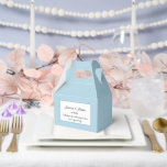 Tekstvak Bedankdoosjes<br><div class="desc">Party gunstbox wordt getoond in een elegante blauwe mistkleur. Pas dit item aan en wijzig de voorbeeldtekst in de jouwe. Tip: Voeg gewoon je geweldige lekkernijen toe en voeg wat feestelijk lint toe.</div>