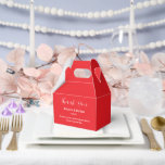 Tekstvak Bedankdoosjes<br><div class="desc">Party gunst box wordt getoond in een elegante rode kleur. Pas dit item aan en wijzig de voorbeeldtekst in de jouwe. Tip: Voeg gewoon je geweldige lekkernijen toe en voeg wat feestelijk lint toe.</div>