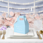 Tekstvak Bedankdoosjes<br><div class="desc">Party gunst box wordt getoond in een elegante lichtblauwe kleur. Pas dit item aan en wijzig de voorbeeldtekst in de jouwe. Tip: Voeg gewoon je geweldige lekkernijen toe en voeg wat feestelijk lint toe.</div>