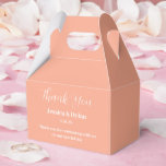 Tekstvak Bedankdoosjes<br><div class="desc">Party gunst box wordt getoond in een elegante perzikkleur. Pas dit item aan en wijzig de voorbeeldtekst in de jouwe. Tip: Voeg gewoon je geweldige lekkernijen toe en voeg wat feestelijk lint toe.</div>