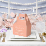 Tekstvak Bedankdoosjes<br><div class="desc">Party gunst box wordt getoond in een elegante perzikkleur. Pas dit item aan en wijzig de voorbeeldtekst in de jouwe. Tip: Voeg gewoon je geweldige lekkernijen toe en voeg wat feestelijk lint toe.</div>