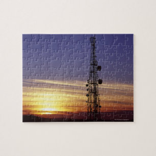 Telecommunicatiemast bij zonsondergang legpuzzel