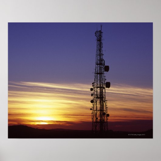 Telecommunicatiemast bij zonsondergang poster (Voorkant)