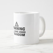 TELLS DAD JOKES IN RANDOM GROTE KOFFIEKOP (Voorkant rechts)