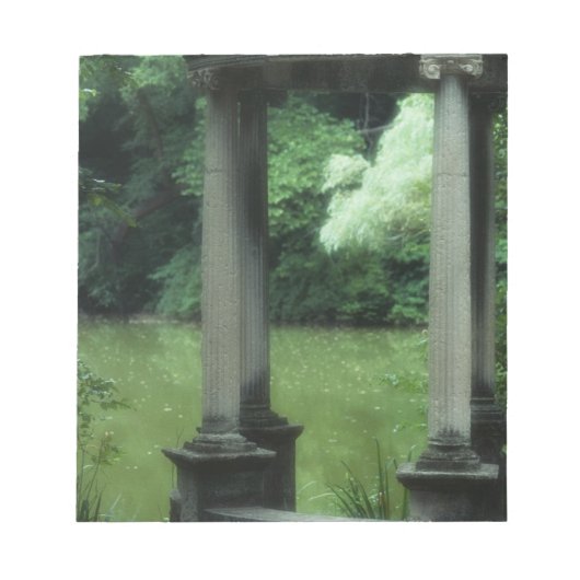 Tempel van de liefde bij de oude Westbury Gardens Notitieblok (Voorkant)