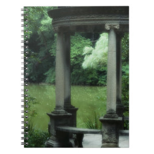 Tempel van de liefde bij de oude Westbury Gardens Notitieboek