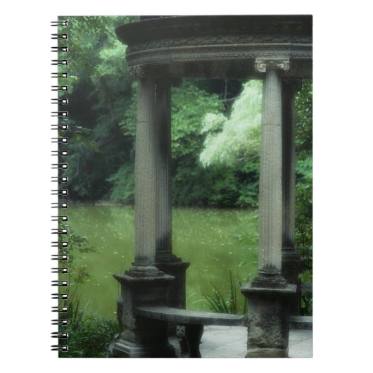 Tempel van de liefde bij de oude Westbury Gardens Notitieboek (Voorkant)