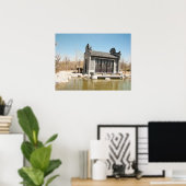 Temple in water met blauwe lucht poster (Thuiskantoor)