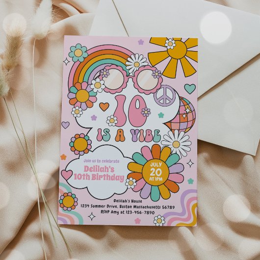 Ten is een Vibe Groovy 70s Flower Power verjaardag Kaart