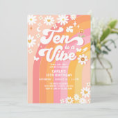 TEN is een Vibe Helder Roze 10e Groovy Verjaardag Kaart (Staand voorkant)