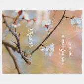 Tender Japanse Abrikozenbloesems Fleece Deken (Voorkant (Horizontaal))