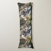 Tender White Tiger Bond – Elegant Body Pillow Lichaamskussen (Voorkant Verticaal)