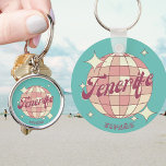 Tenerife Spanje Canarische eiland souvenir Sleutelhanger<br><div class="desc">Tenerife Isla de España,  Canarisch eiland Spanje,  Retro  Design met een discobal in roze en abrikozenperziktinten. Deze prachtige sleutelhanger set is een perfect cadeau,  souvenir of decor element voor bewoners,  bezoekers,  toeristen of fans van Tenerife.</div>