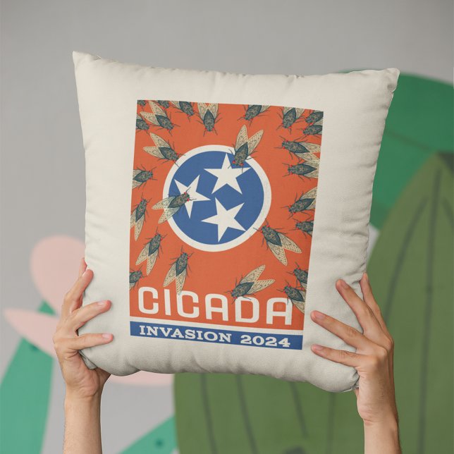 Tennessee Vlag Cicada Invasion Kussen (Person holding up pillow)