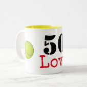 Tennis 50th Birthday tennis ball and number love Tweekleurige Koffiemok (Voorkant links)