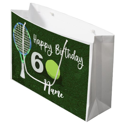 Tennis 60th Birthday met bal op groen gras Groot Cadeauzakje (Voorkant Gekanteld)