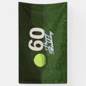 Tennis 60th Birthday met bal op groen gras Spandoek (Verticaal)