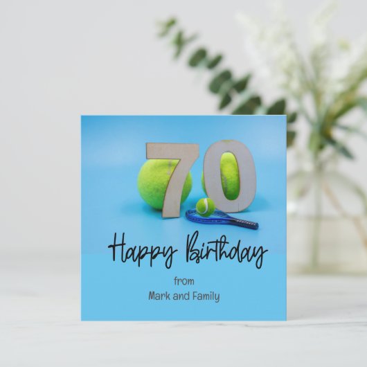Tennis 70e Verjaardag Kaart met bal voor speler (Staand voorkant)