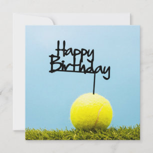 Tennis bal met Happy Birthday-teken aan de blauwe  Kaart