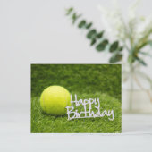 Tennis ball met blije verjaardag op groene post briefkaart (Staand voorkant)
