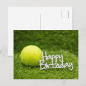 Tennis ball met blije verjaardag op groene post briefkaart (Voorkant / Achterkant)